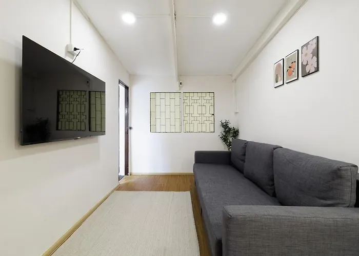 Apartment Private 6-bedroom House For 12 Guests Near Bts & Airport Rail Link Bangkok