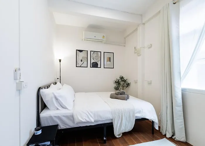 Private 6-bedroom House For 12 Guests Near Bts & Airport Rail Link *