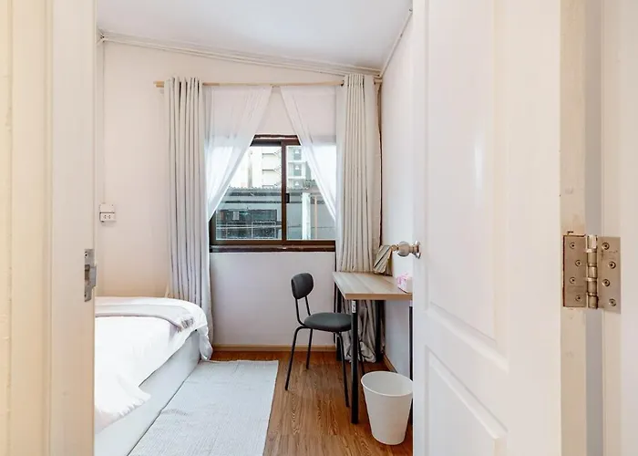 Apartment Private 6-bedroom House For 12 Guests Near Bts & Airport Rail Link *