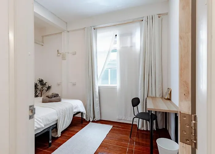 Private 6-bedroom House For 12 Guests Near Bts & Airport Rail Link Apartment