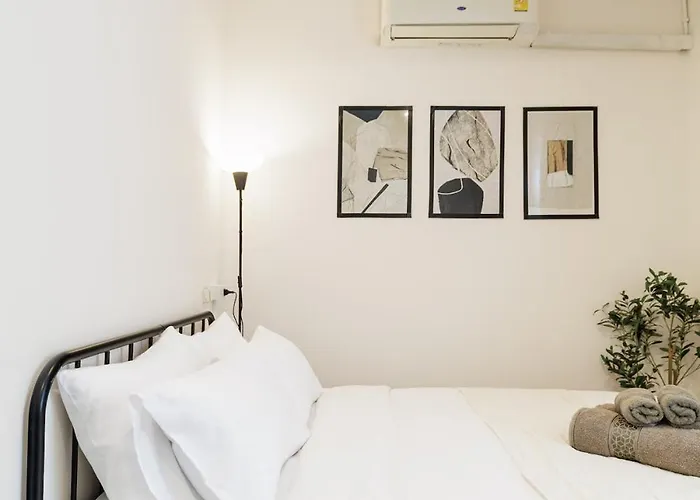 Private 6-bedroom House For 12 Guests Near Bts & Airport Rail Link * Bangkok