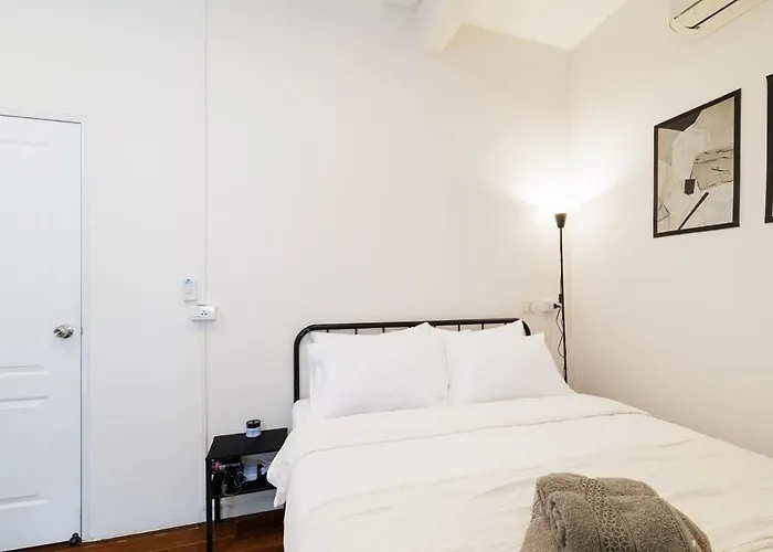 Private 6-bedroom House For 12 Guests Near Bts & Airport Rail Link Apartment Bangkok