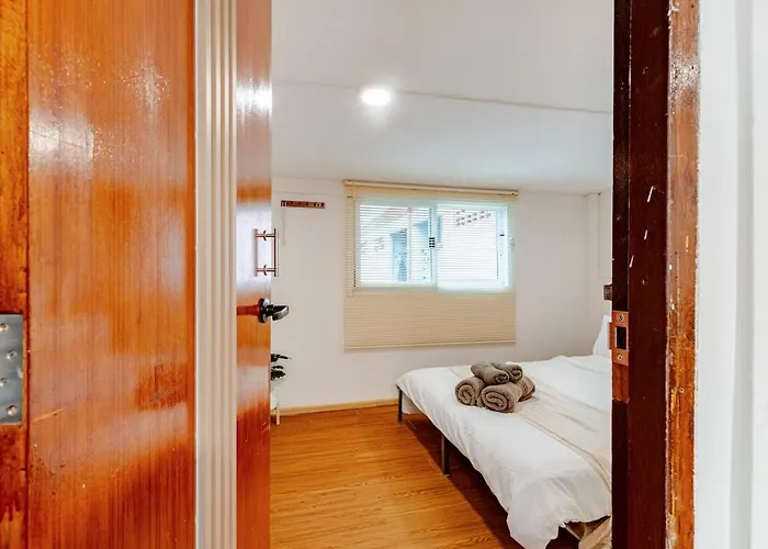 Apartment Private 6-bedroom House For 12 Guests Near Bts & Airport Rail Link Bangkok