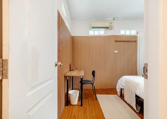 Private 6-bedroom House For 12 Guests Near Bts & Airport Rail Link Apartment Bangkok