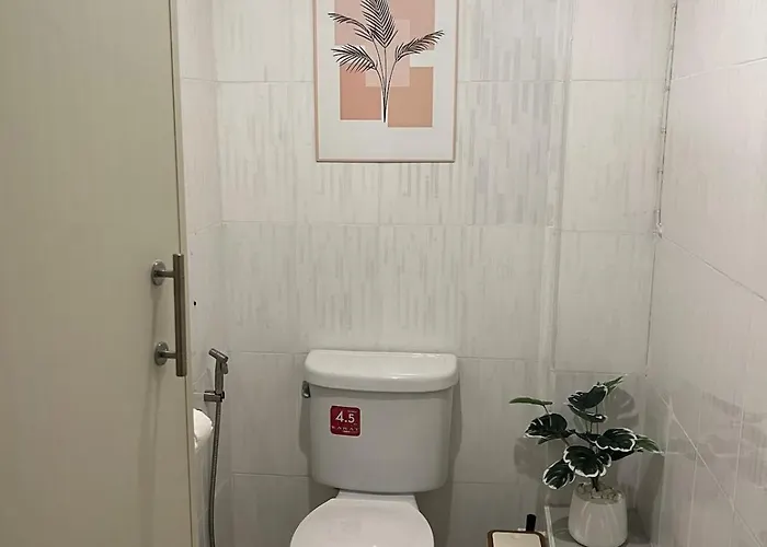 Private 6-bedroom House For 12 Guests Near Bts & Airport Rail Link * Bangkok