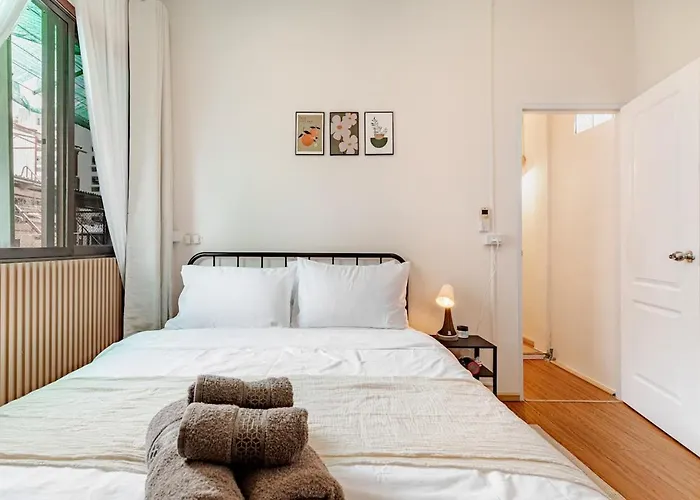 Private 6-bedroom House For 12 Guests Near Bts & Airport Rail Link Apartment Bangkok