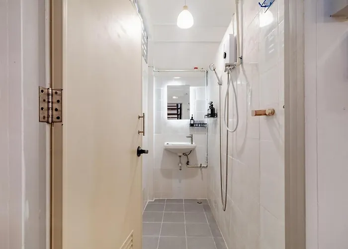 Apartment Private 6-bedroom House For 12 Guests Near Bts & Airport Rail Link Bangkok