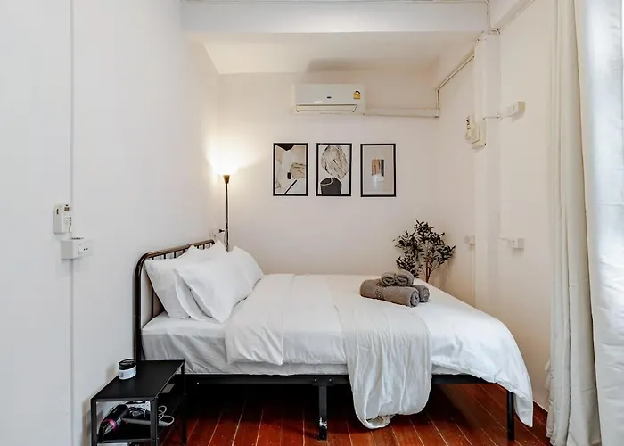 Private 6-bedroom House For 12 Guests Near Bts & Airport Rail Link Apartment Bangkok