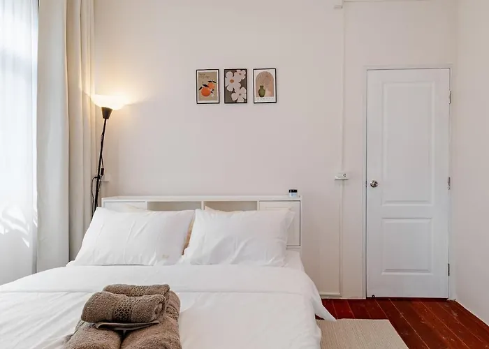 Private 6-bedroom House For 12 Guests Near Bts & Airport Rail Link Bangkok