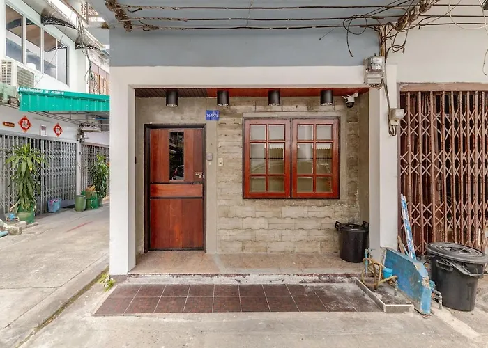 Apartment Private 6-bedroom House For 12 Guests Near Bts & Airport Rail Link Bangkok