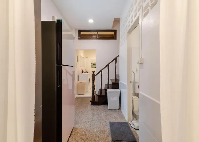 Private 6-bedroom House For 12 Guests Near Bts & Airport Rail Link *