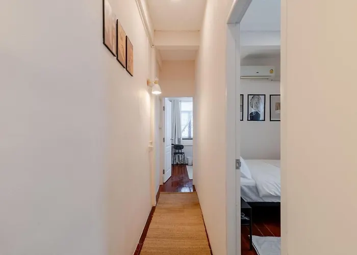 Private 6-bedroom House For 12 Guests Near Bts & Airport Rail Link Apartment