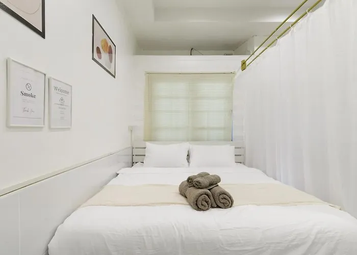 Private 6-bedroom House For 12 Guests Near Bts & Airport Rail Link Apartment Bangkok
