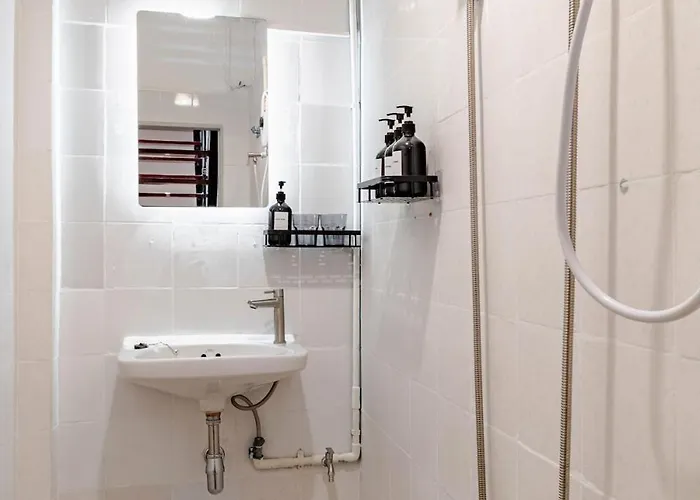 Apartment Private 6-bedroom House For 12 Guests Near Bts & Airport Rail Link *