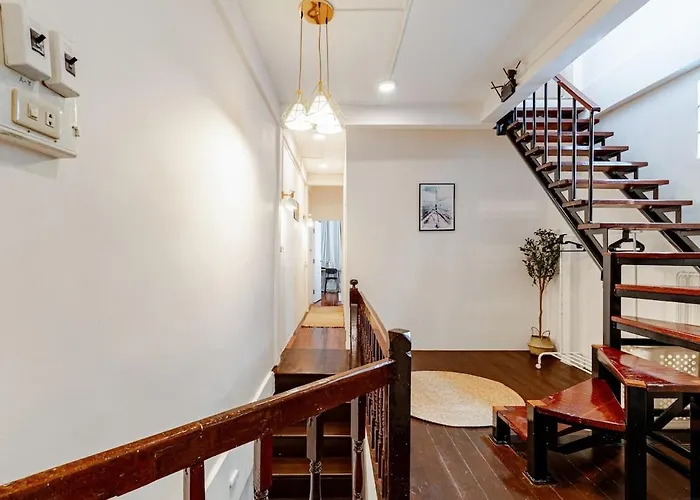 Private 6-bedroom House For 12 Guests Near Bts & Airport Rail Link *