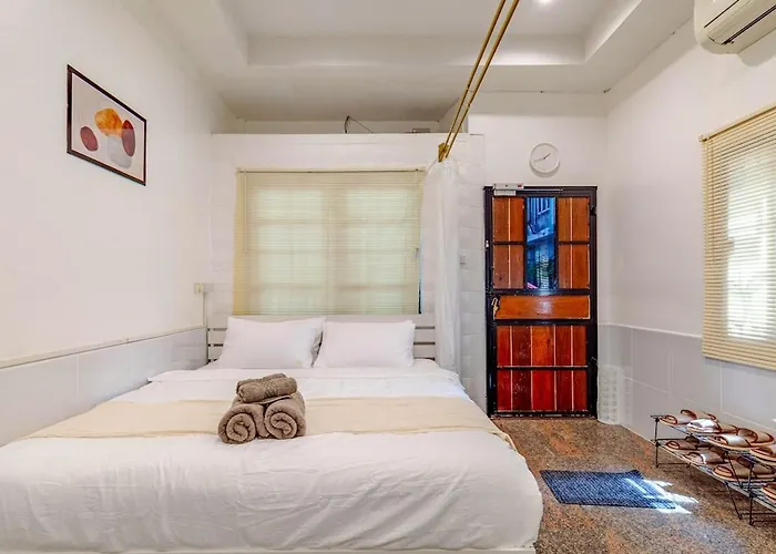 Private 6-bedroom House For 12 Guests Near Bts & Airport Rail Link Apartment *