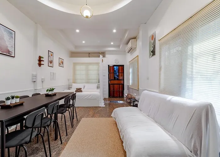Private 6-bedroom House For 12 Guests Near Bts & Airport Rail Link Apartment *