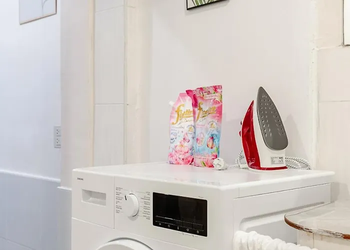 Private 6-bedroom House For 12 Guests Near Bts & Airport Rail Link